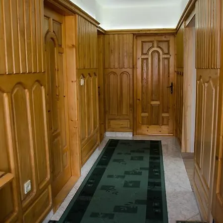 Goscinne Anna Poronin